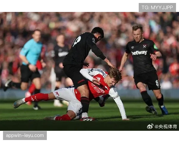 西汉姆联迎战阿森纳，关键三分争夺战引关注