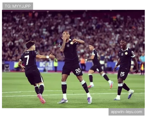 法甲赛季回顾：高光进球闪耀赛场，争冠格局日趋白热化