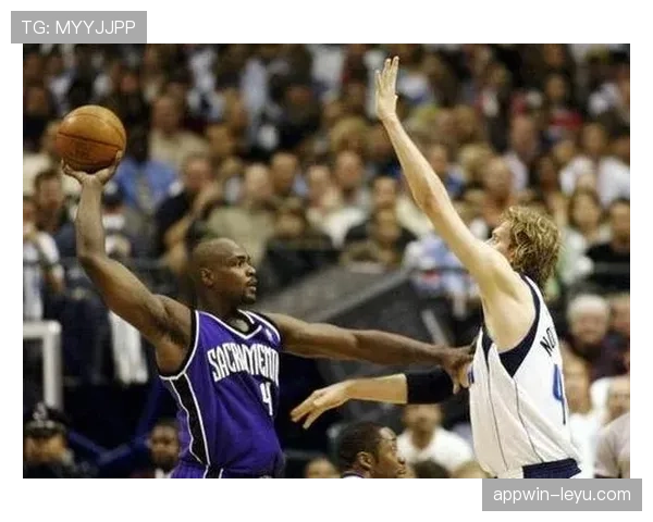 韦伯高位策应主导进攻，拉开空间改变对手防守布局